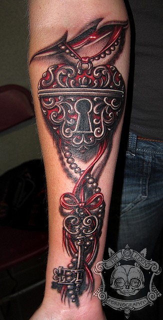 Skeleton-key-and-heart-lock-tattoo